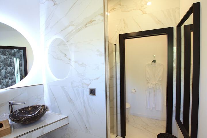 Room 40 of 76