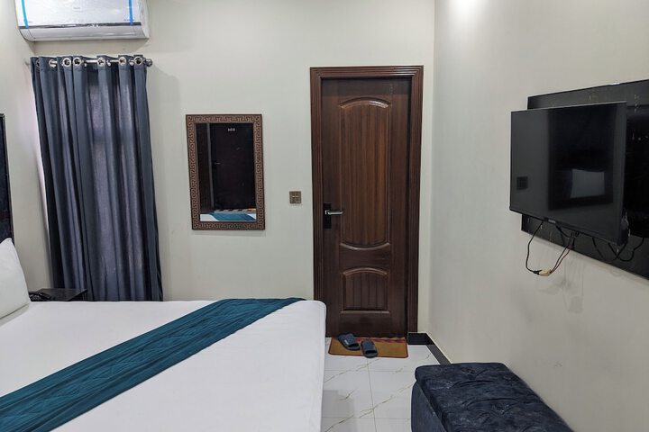 Room 9 of 36