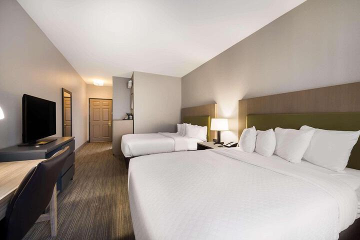 2 Queen Beds (1 of 5)