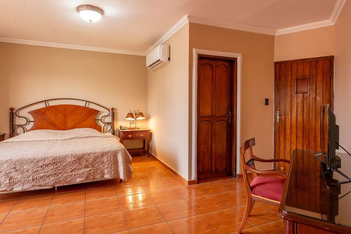 Room 5 of 40