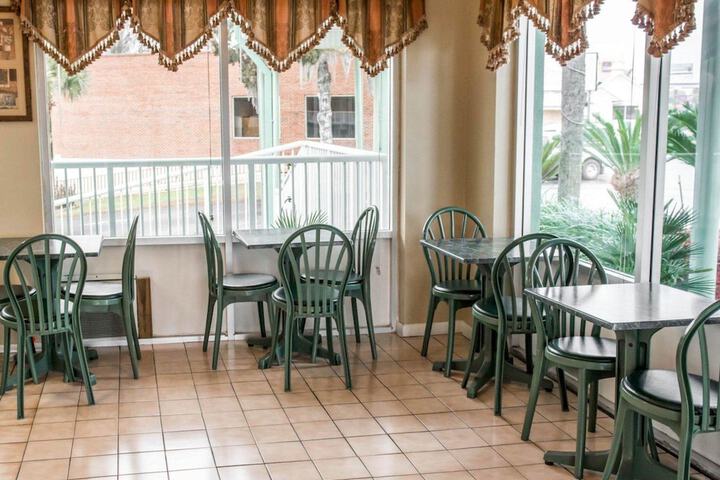 Breakfast area