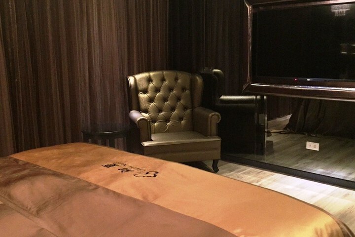 Room 10 of 37