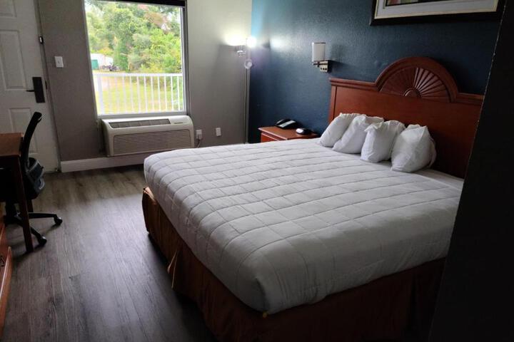 1 King Bed (7 of 19)