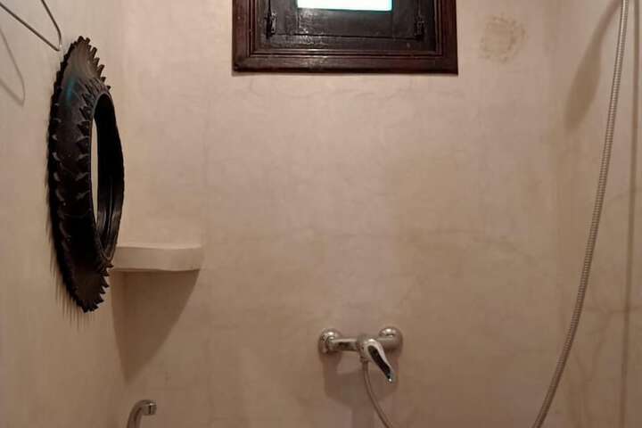 Room 8 of 14