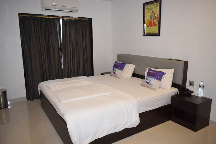 Room 12 of 144