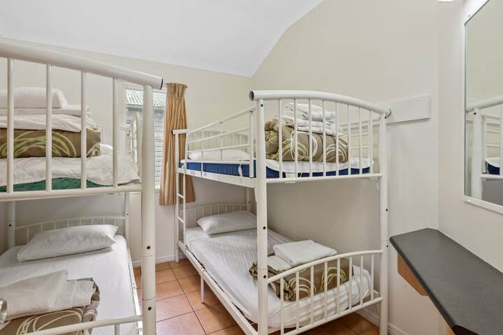Room 21 of 80
