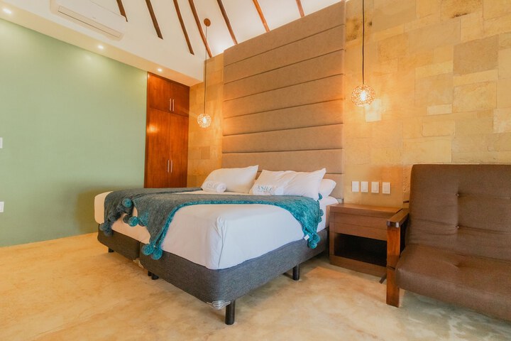 Room 2 of 48