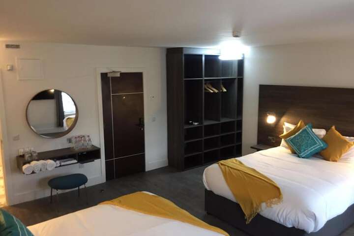 Room 17 of 35