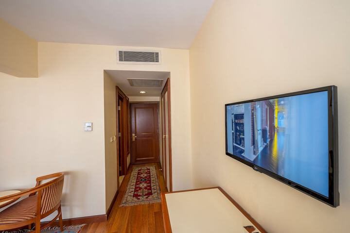 Room 8 of 41