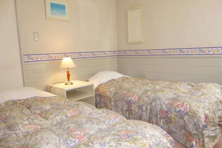 Room 8 of 27