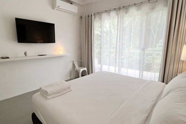 Room 21 of 102