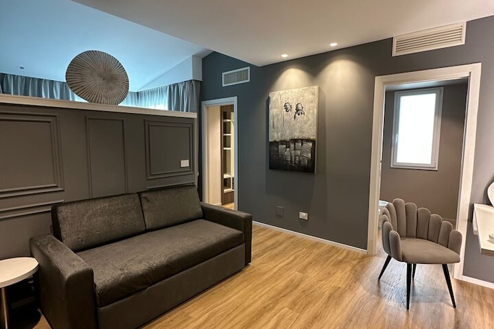 Room 53 of 99