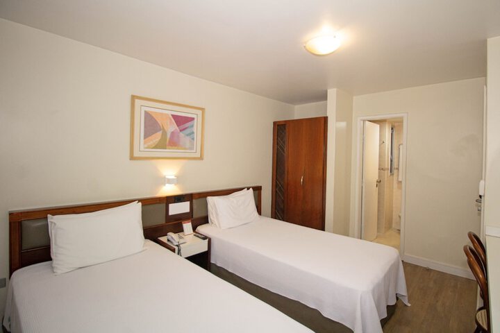 Room 28 of 110