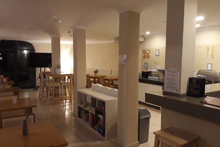Lounge 67 of 99