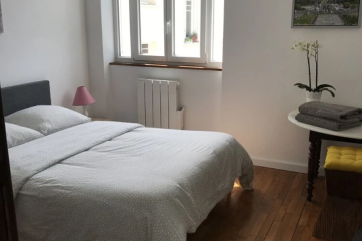 Room 5 of 12