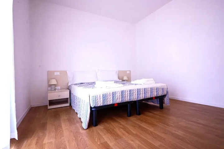 Room 4 of 19