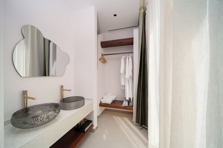 Room 15 of 113