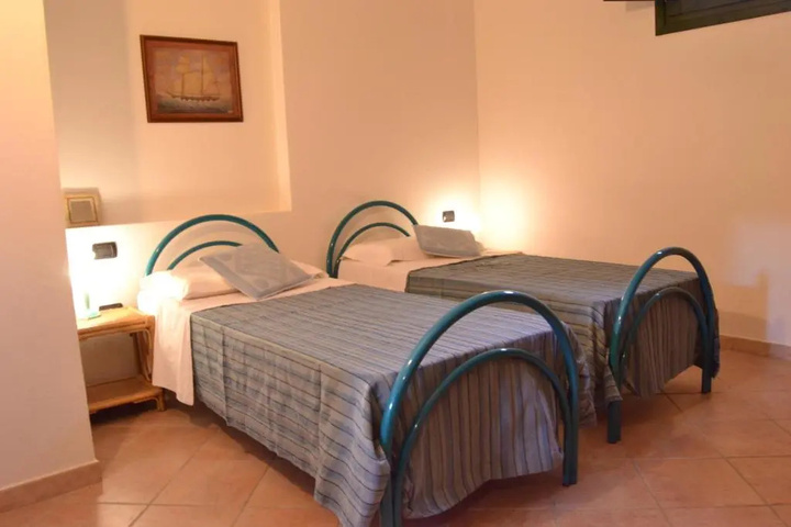 Room 4 of 14