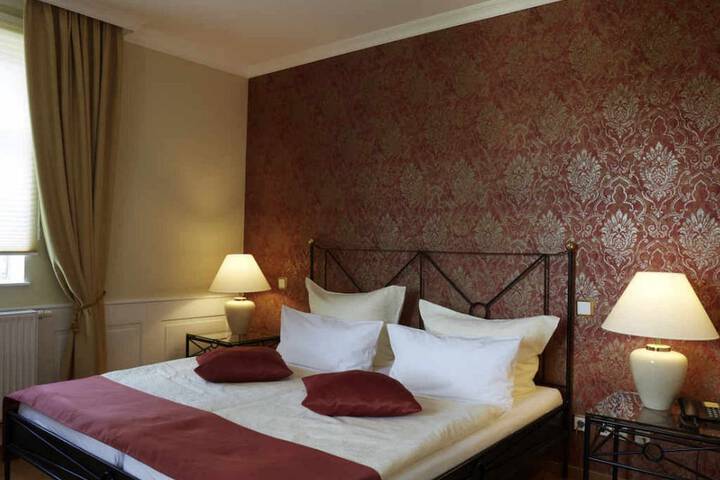 Room 4 of 32