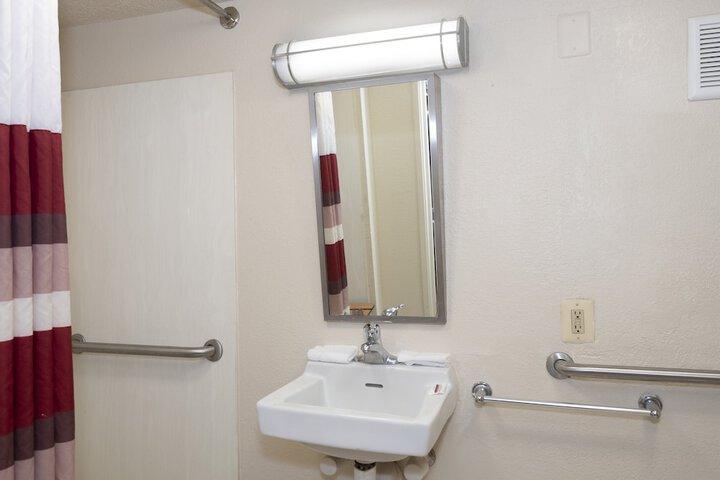 ADA Accessible Standard King (12 of 17)