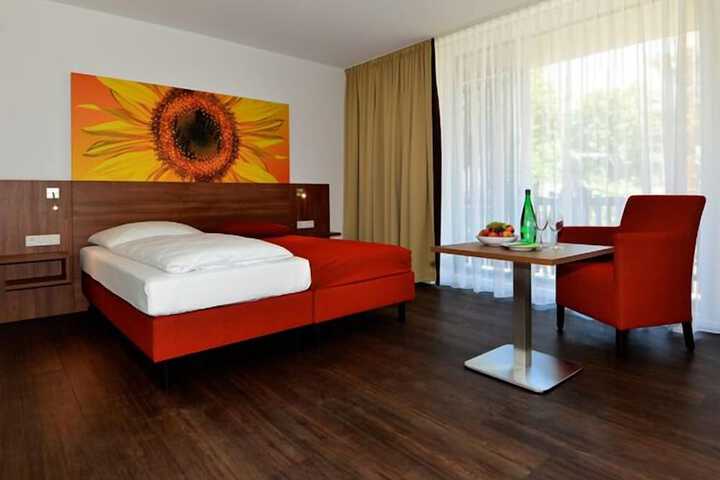 Room 8 of 12