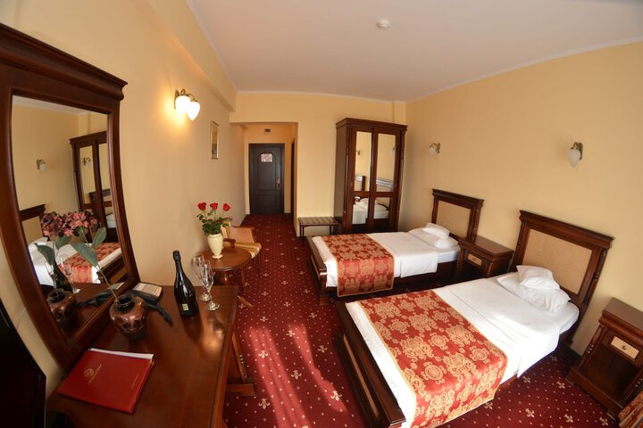 Room 11 of 44