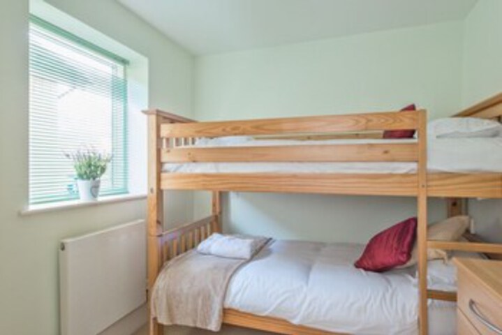 Room 6 of 10