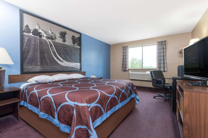 1 King Bed (3 of 14)