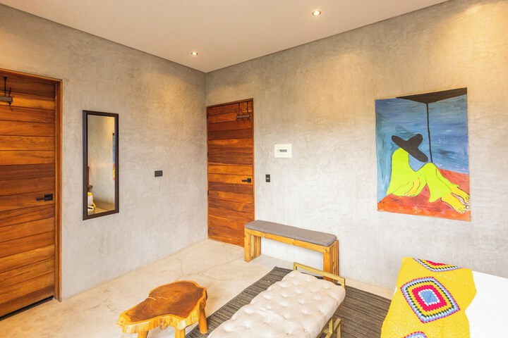 Room 9 of 28