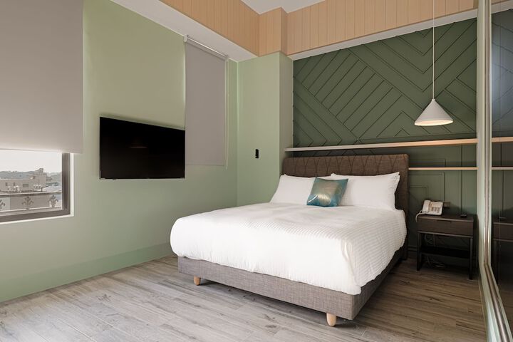Room 8 of 37