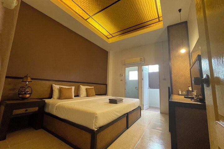 Room 45 of 76