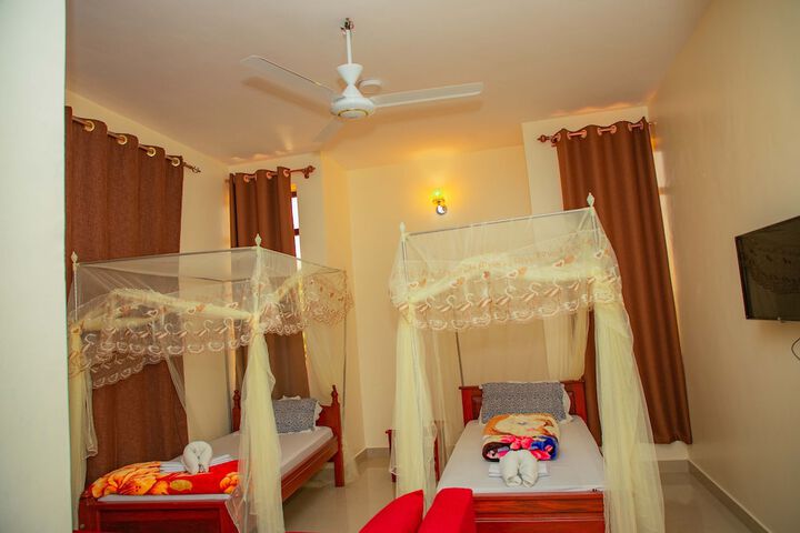 Room 12 of 48