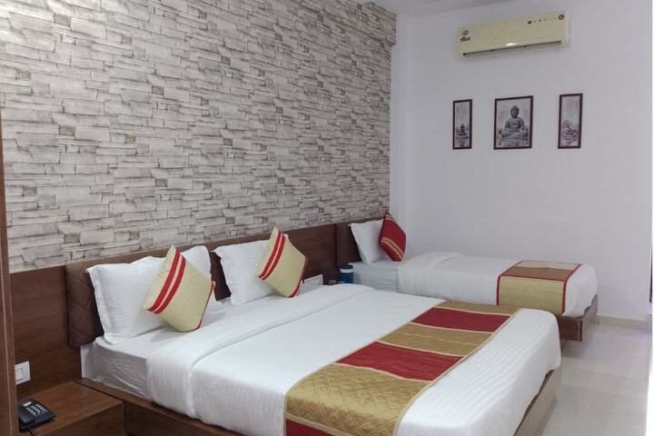 Room 8 of 18
