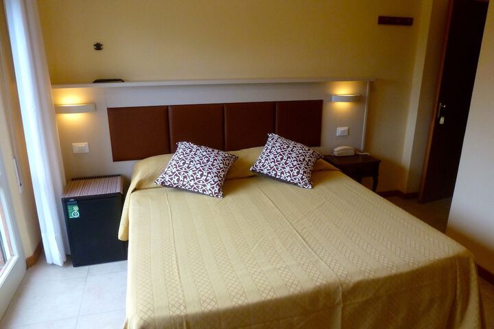 Room 5 of 53