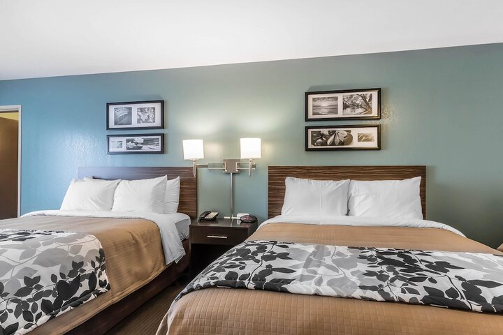 Standard 2 Queen Beds Accessible (9 of 13)