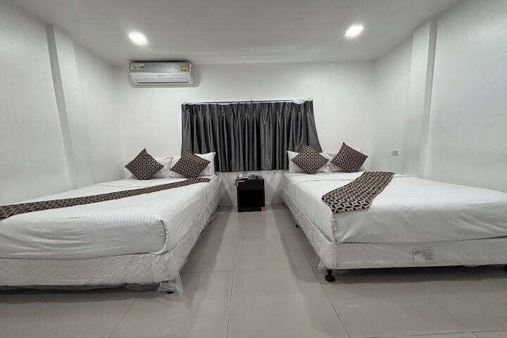 Room 33 of 44