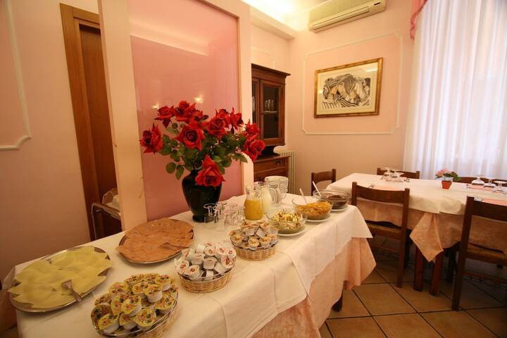 Dining 40 of 43