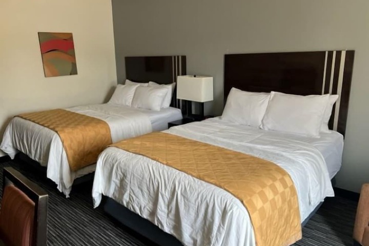 2 Queen Beds (4 of 6)