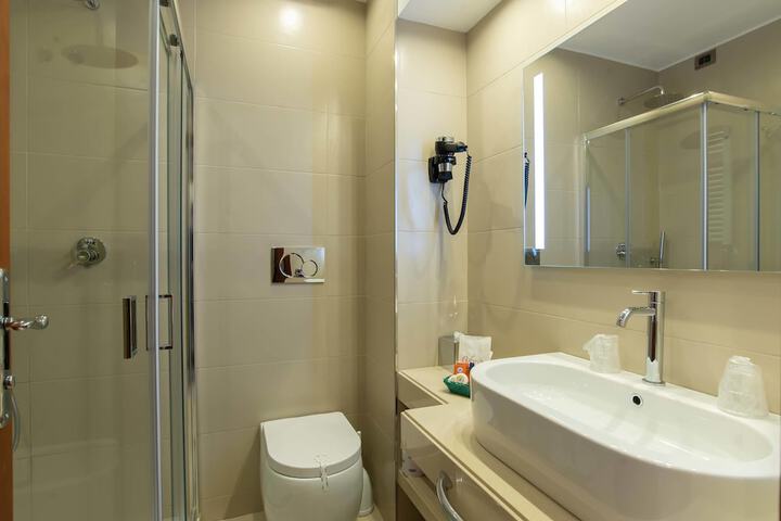 Room 42 of 62