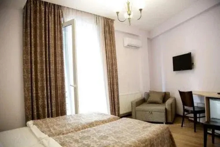 Room 6 of 27