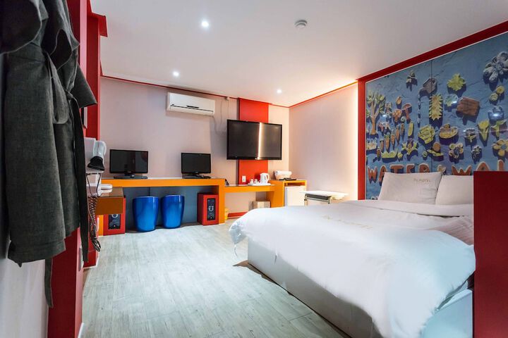 Room 4 of 54