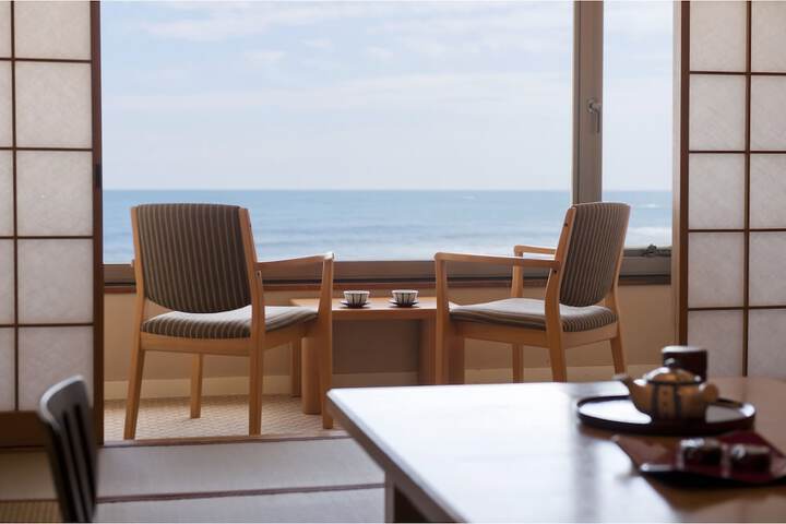 Room 6 of 11