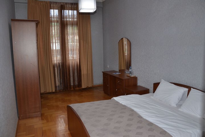 Room 3 of 9