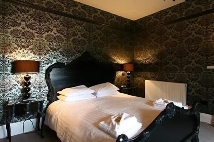 Room 8 of 74