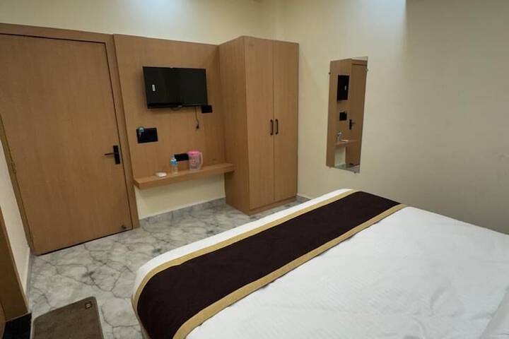 Room 11 of 31