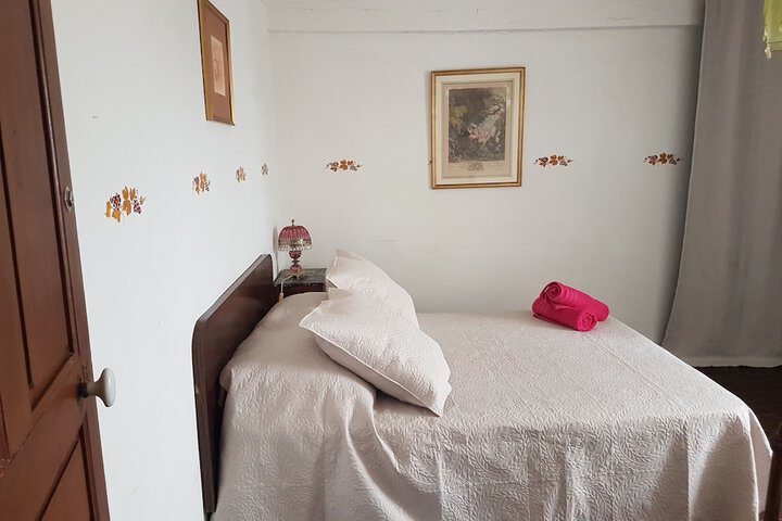 Room 2 of 8