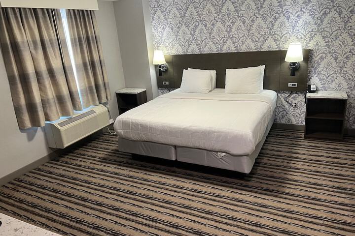 1 King Bed Accessible (5 of 8)