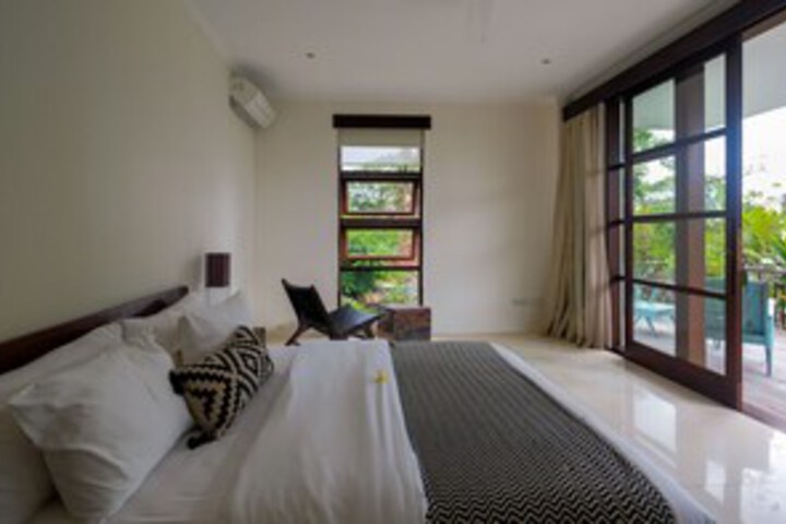 Room 25 of 33