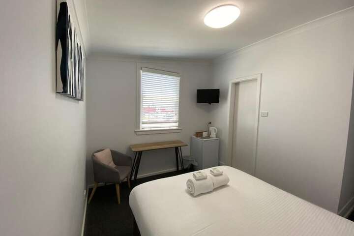 Room 7 of 16