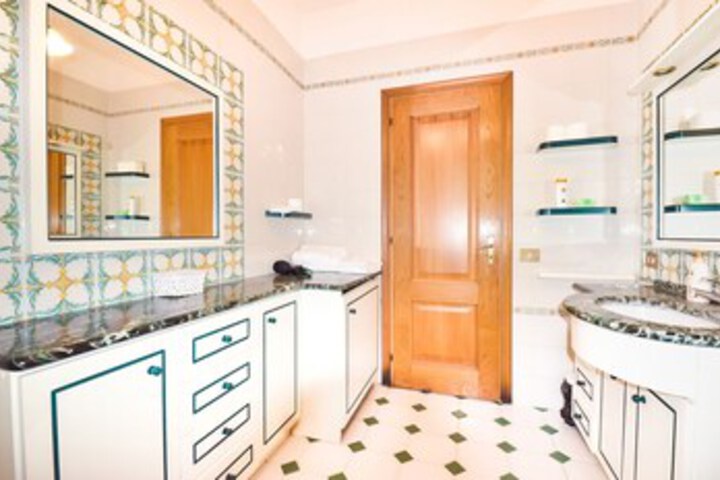 Room 3 of 21
